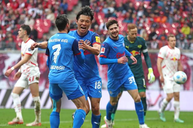26歲日本球星破門，助德甲第18戰(zhàn)平第4。